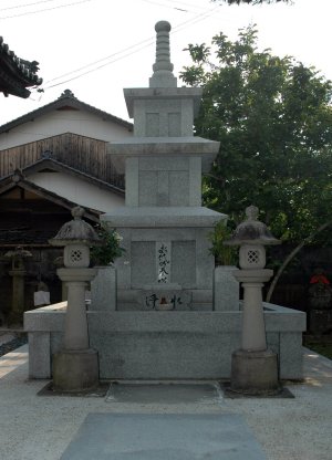 浄念寺境内の永代供養塔
